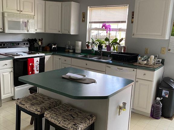 4th image of 23 E Newtown Pl