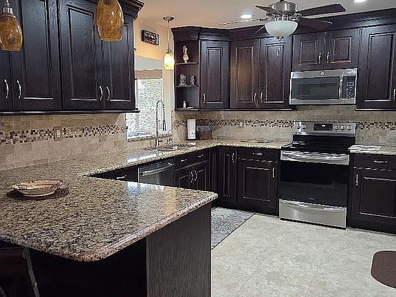 4th image of 2305 Lancaster Dr