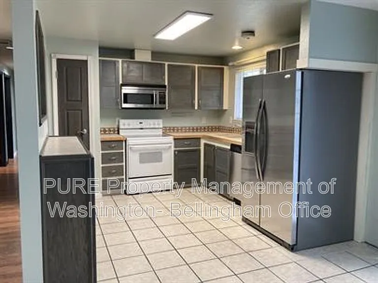 2400 Carpenter St — Photo 9