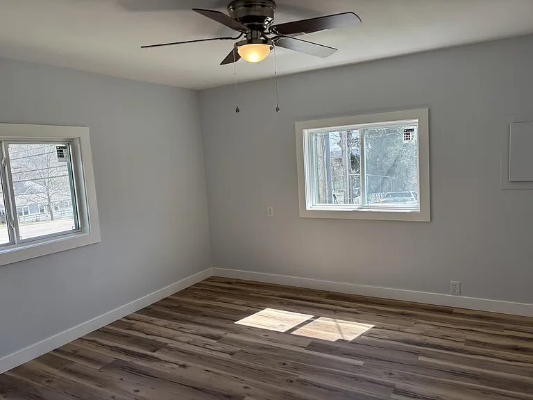 118 E Spring St — Photo 4