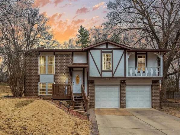 1193 Wicklow Rd, Ballwin, MO 63021