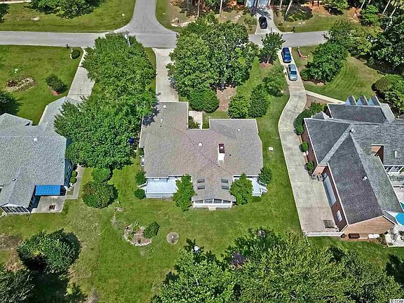2nd image of 4 SW Sandtrap Dr.