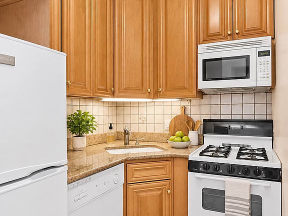2nd image of 59 W 9th St #2F