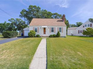 60 Brunswick Dr, Warwick, RI 02886