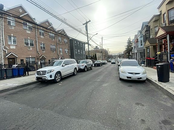 5th image of 3765 Barnes Ave