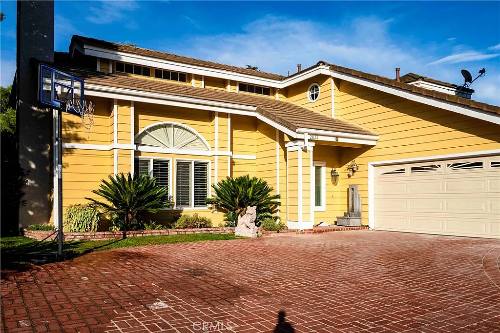 4 bed, 2981 sqft, $6,000 — Photo 1