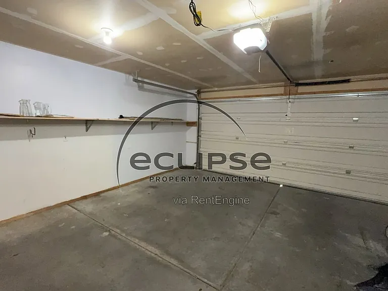 560 Huntington Point Ln — Photo 33