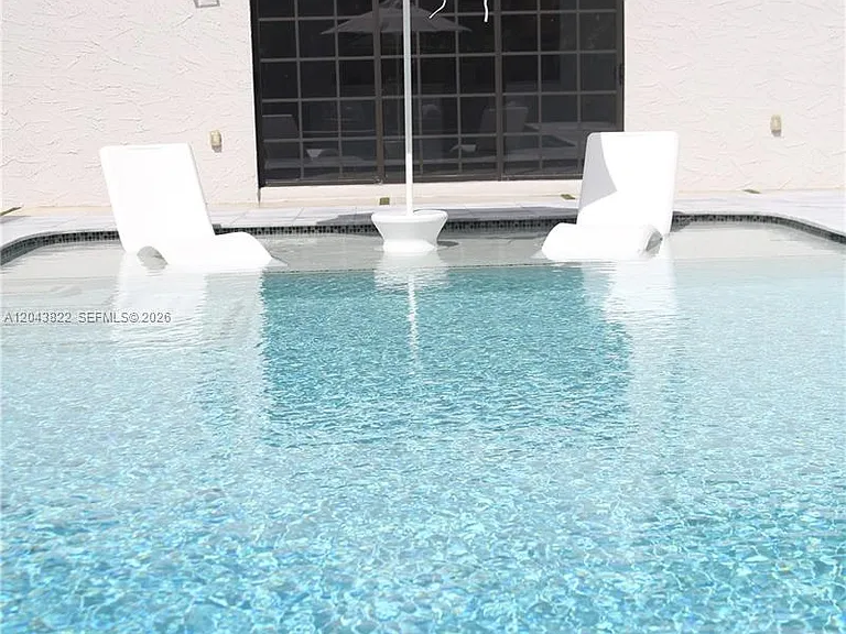 1345 Hollywood Blvd — Photo 29
