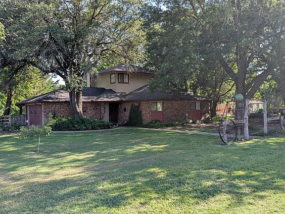 2nd image of 304 Becky Ln