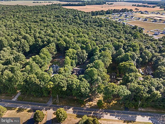 3rd image of 750 Abbotts Pond Rd