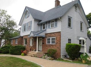39 E Carver St APT 3, Huntington, NY 11743