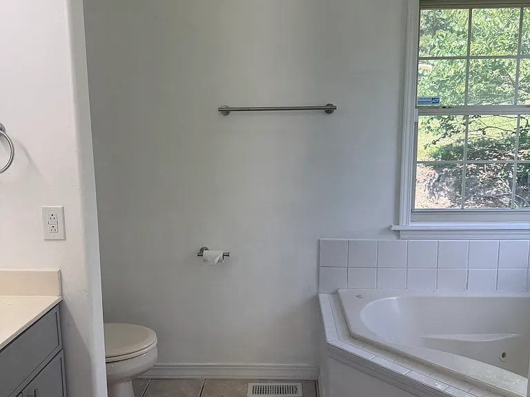 19 Oak Creek Cir — Photo 31