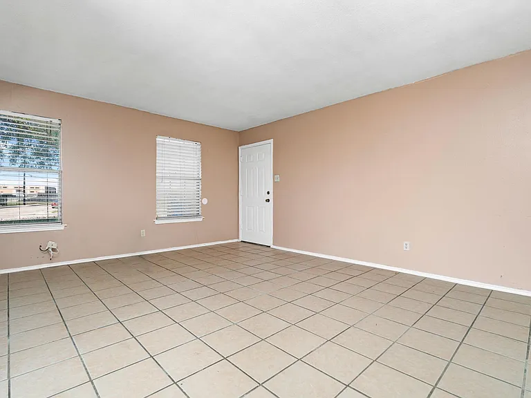 5202 Gawain Dr — Photo 7