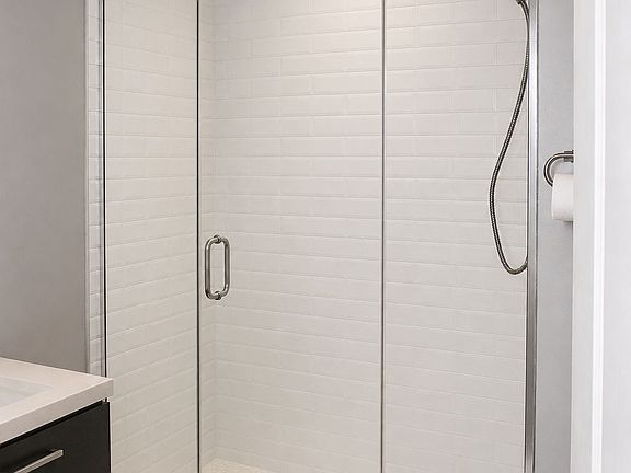 4th image of 6 Brant Ave #6