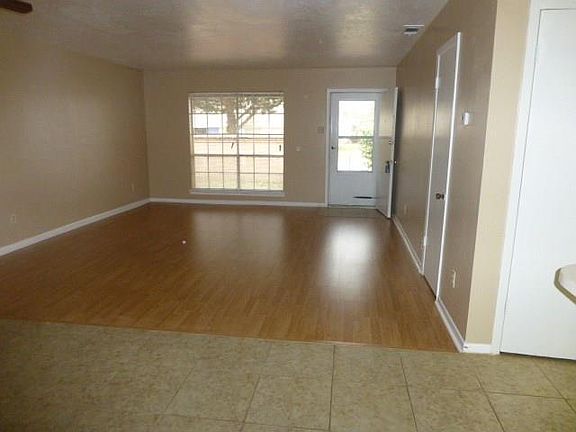 4th image of 301 Evelyn Dr