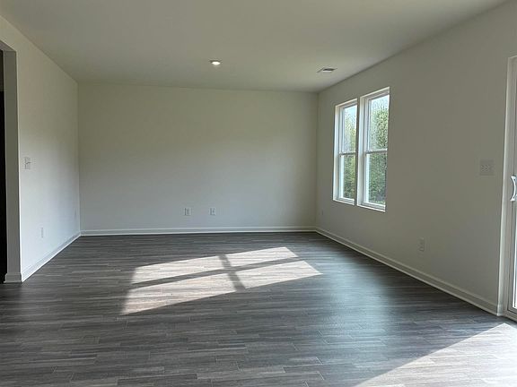 3rd image of 155 Orchid Ln