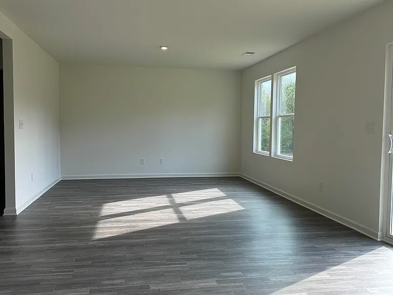 155 Orchid Ln — Photo 3