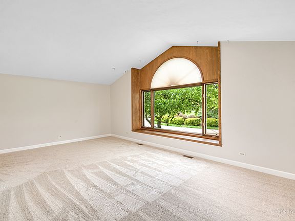 5th image of 807 Braintree Ln