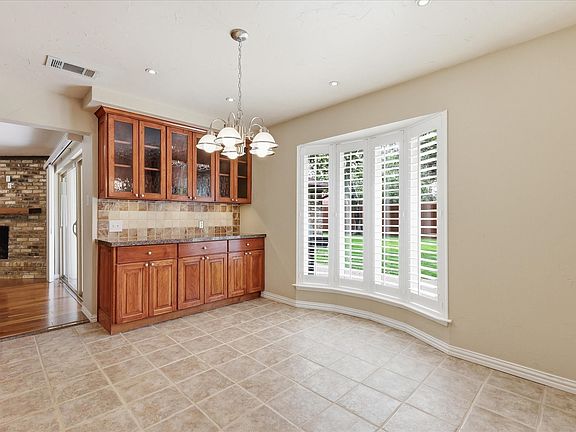 3rd image of 2009 Tanglewood Dr