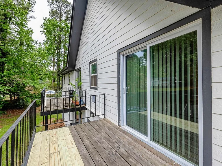 Modern Living in the Heart of Northlake — Photo 106