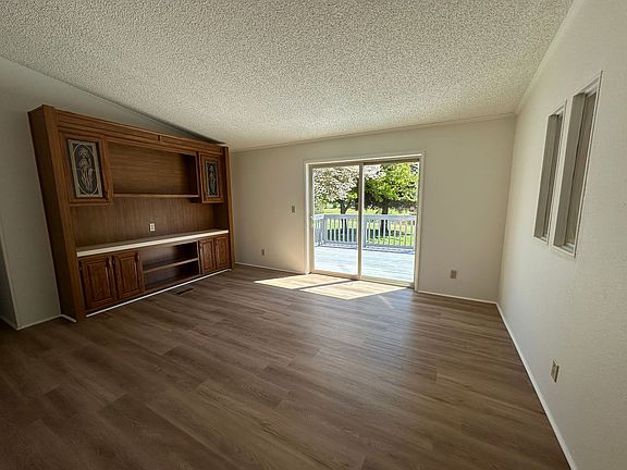 4th image of 3817 Summit Dr