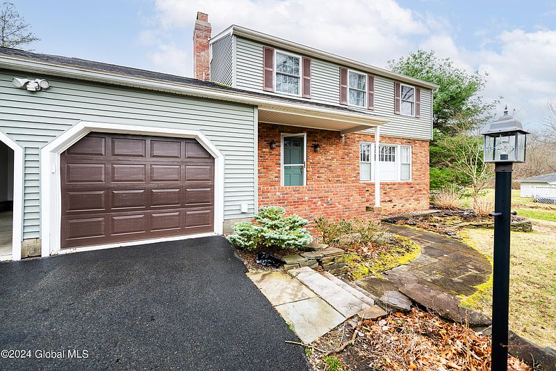 2nd image of 31 Van Leuvan Drive