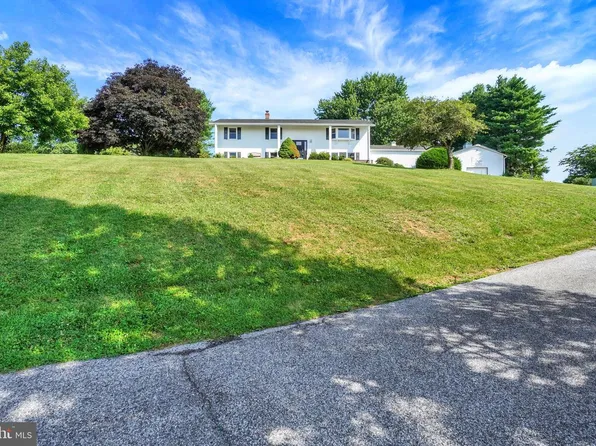 6043 Woods Rd, Stewartstown, PA 17363