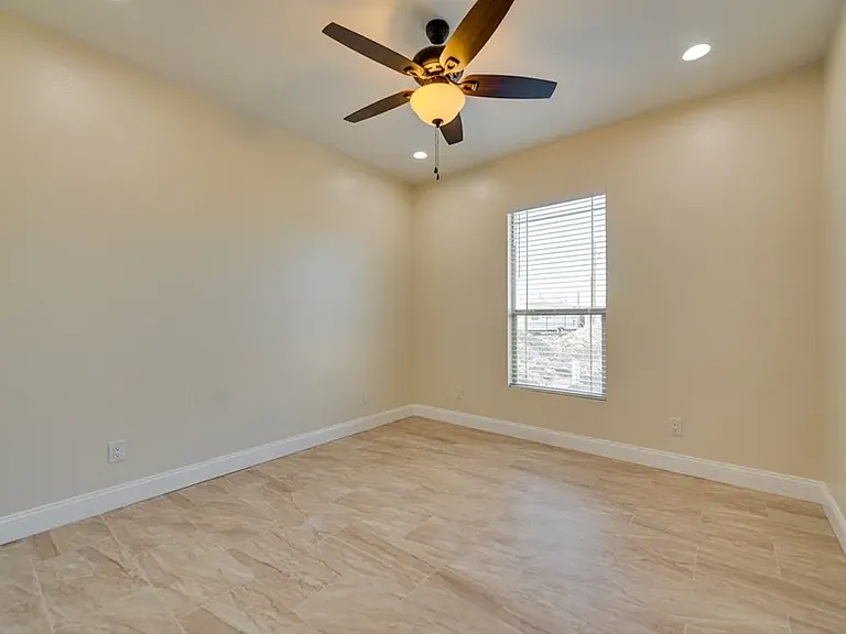 8408 W Larry Ln — Photo 5