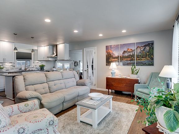 5th image of 102 Donna Ct