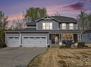 174 Country Lake Dr, Mooresville, NC 28115