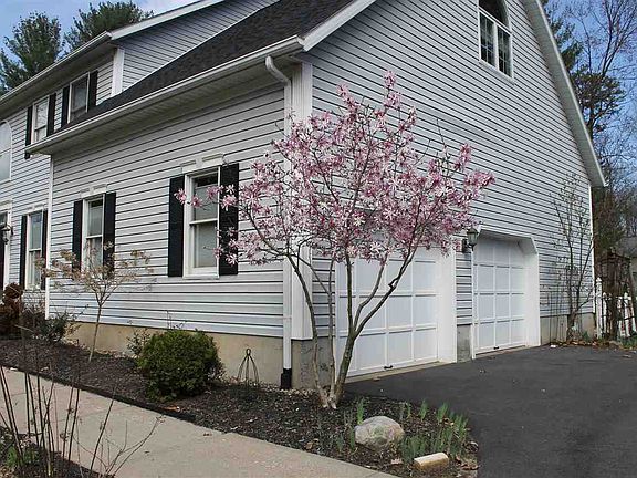 2nd image of 17 Cobble Hill Dr