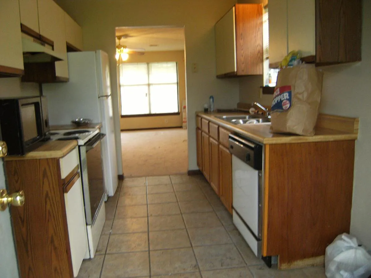 2 bed, 750 sqft, $1,050 — Photo 3