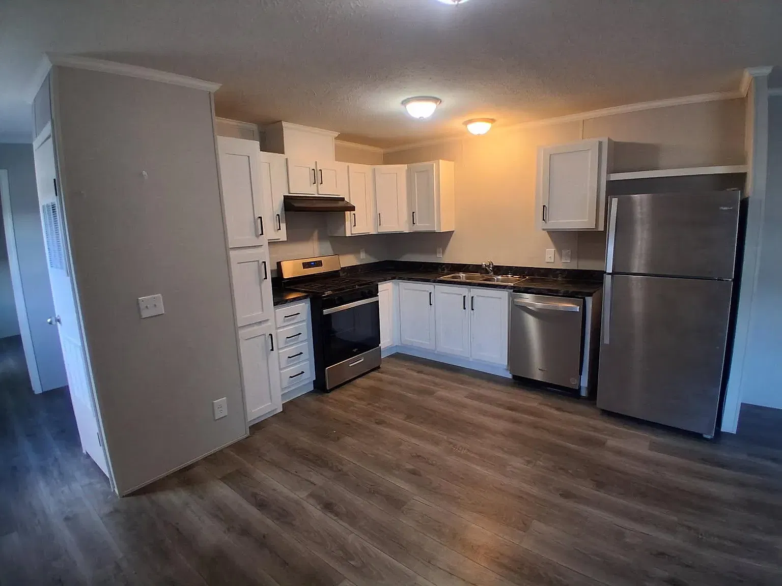 3 bed, 1024 sqft, $827 — Photo 3