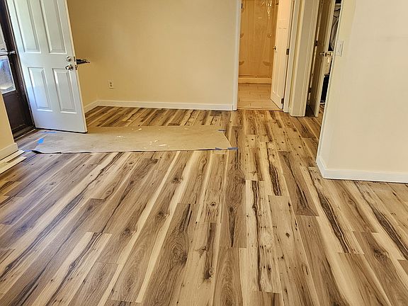 4th image of 886 Howe Ave #A