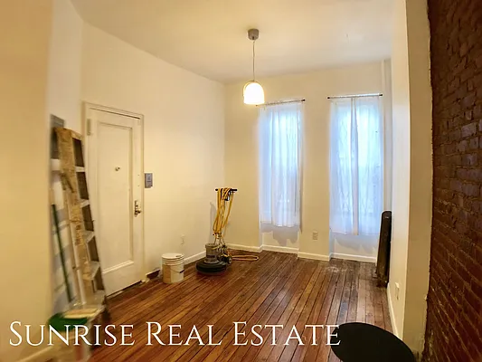 Rented by Sunrise Real Estate | media 31
