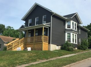 1402 W 9th St, Davenport, IA 52804