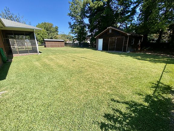 4th image of 1460 Lakeview Dr
