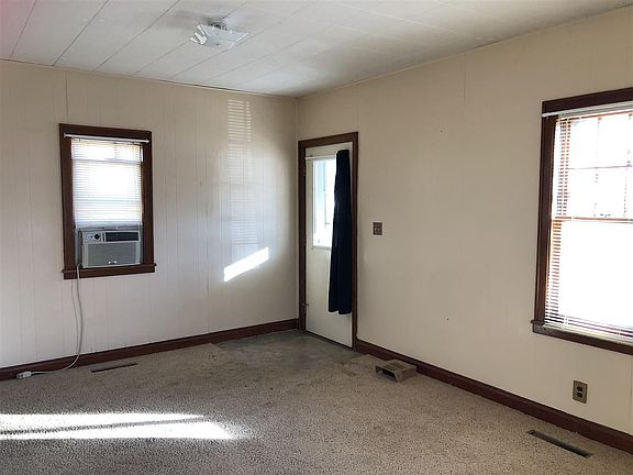 4th image of 413 E B St