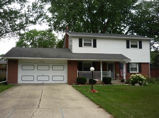 1110 Pine Valley Dr, Rockford, IL 61107