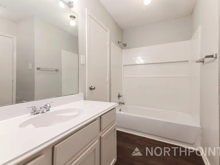 2708 Briarbank Cir — Photo 9