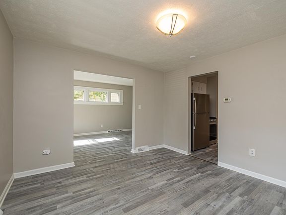 3rd image of 16215 Sanford Ave