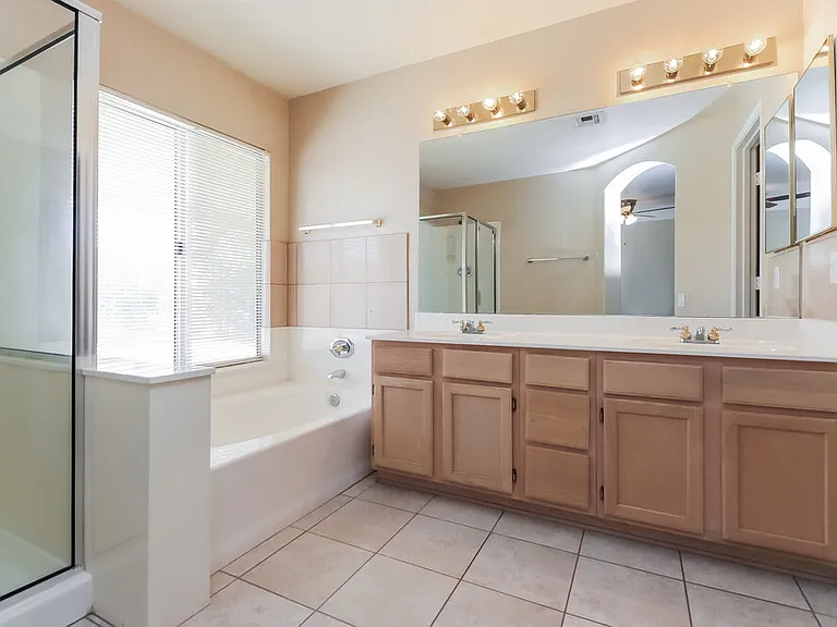 1130 N Meadows Dr — Photo 12