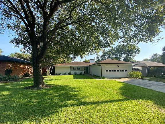 2nd image of 2934 Lavita Ln