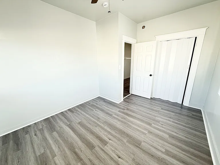 404 N Fries Ave — Photo 4