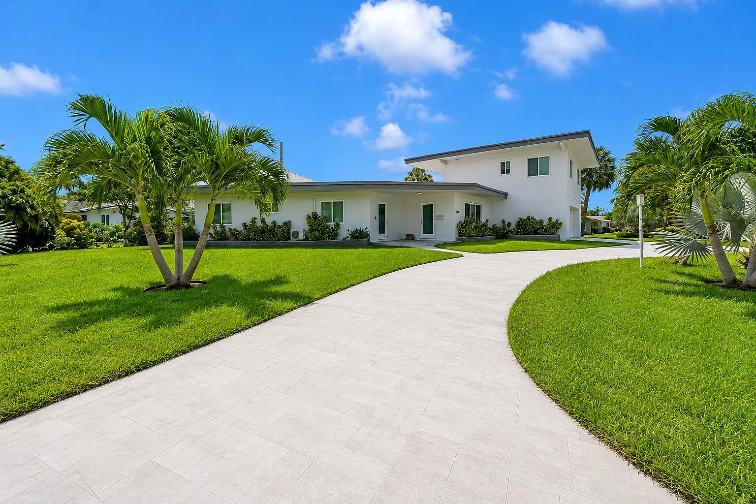 4 bed, 3.0 bath, 2224 sqft, $6,900 — Photo 1