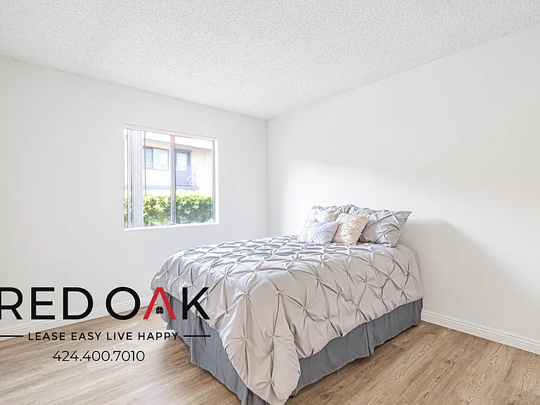 6601 Victoria Ave #107 — Photo 2