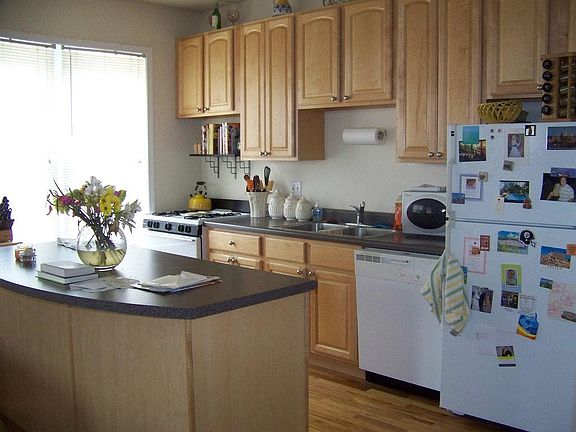 3rd image of 1366 N Hoyne Ave APT 1