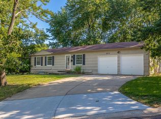 8915 W 100th Ter, Overland Park, KS 66212