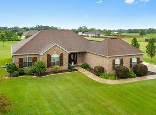 12 Seminole Dr, Picayune, MS 39466