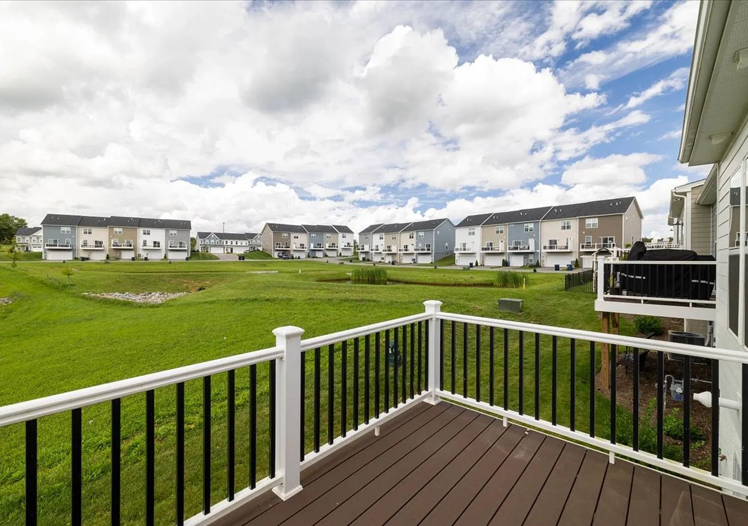 Spacious Home in Westhill Community — Photo 3